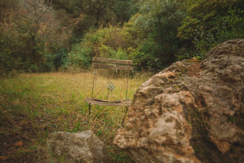 **Chaise oubliée** Saint-Paul-de-Fenouillet, Pyrénées-Orientales, région Occitanie, France